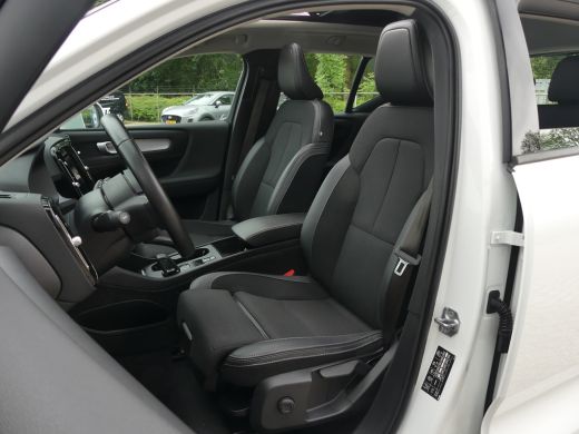 Volvo  XC40 1.5 T5 Twin Engine Momentum Pro | TREKHAAK | PANORAMADAK | DODEHOEKDETECTIE | CAMERA | ActivLease financial lease