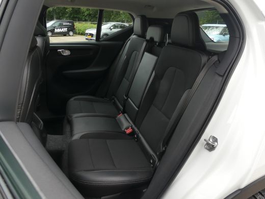 Volvo  XC40 1.5 T5 Twin Engine Momentum Pro | TREKHAAK | PANORAMADAK | DODEHOEKDETECTIE | CAMERA | ActivLease financial lease