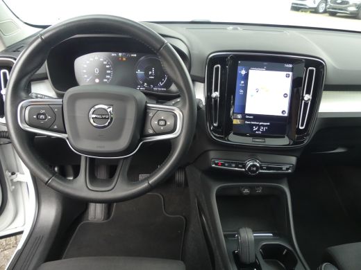 Volvo  XC40 1.5 T5 Twin Engine Momentum Pro | TREKHAAK | PANORAMADAK | DODEHOEKDETECTIE | CAMERA | ActivLease financial lease