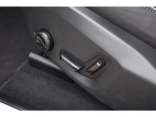 Volvo  XC60 T6 Plus Black Edition | Pano | BLIS | Verwarmbare Voorstoelen + Stuurwiel | ActivLease financial lease