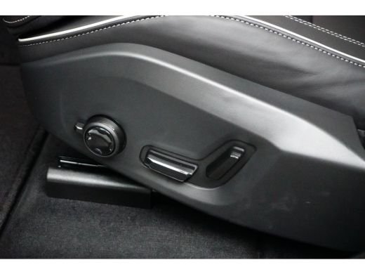 Volvo  XC60 T6 Plus Black Edition | Pano | BLIS | Verwarmbare Voorstoelen + Stuurwiel | ActivLease financial lease