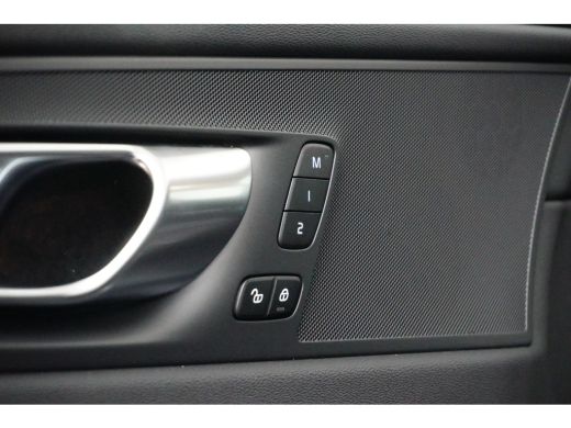 Volvo  XC60 T6 Plus Black Edition | Pano | BLIS | Verwarmbare Voorstoelen + Stuurwiel | ActivLease financial lease