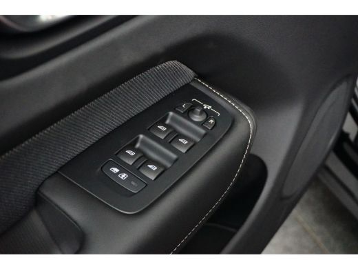 Volvo  XC60 T6 Plus Black Edition | Pano | BLIS | Verwarmbare Voorstoelen + Stuurwiel | ActivLease financial lease