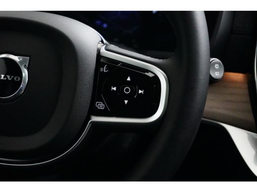 Volvo  XC90 T8 Ultra Dark Facelift | 3e stoelrij | Achteruitrijcamera met 360° Surround View | Head-up-display ActivLease financial lease