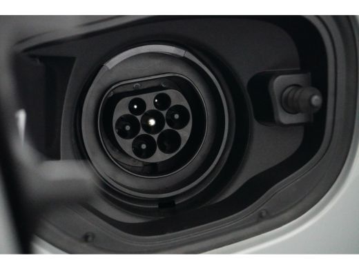 Volvo  XC90 T8 Ultra Dark Facelift | 3e stoelrij | Achteruitrijcamera met 360° Surround View | Head-up-display ActivLease financial lease