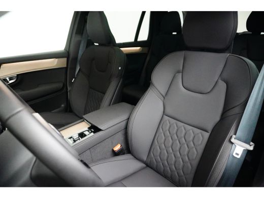 Volvo  XC90 T8 Ultra Dark Facelift | 3e stoelrij | Achteruitrijcamera met 360° Surround View | Head-up-display ActivLease financial lease