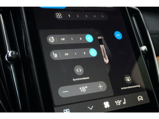 Volvo  XC90 T8 Ultra Dark Facelift | 3e stoelrij | Achteruitrijcamera met 360° Surround View | Head-up-display ActivLease financial lease