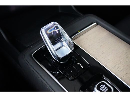 Volvo  XC90 T8 Ultra Dark Facelift | 3e stoelrij | Achteruitrijcamera met 360° Surround View | Head-up-display ActivLease financial lease