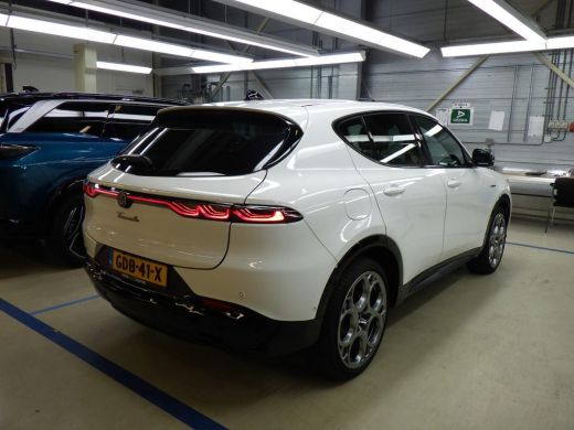 Alfa Romeo Tonale 1.5T Hybrid Veloce | Achterbank met armsteun en skiluik | Achterspoiler | Achteruitrij assistent ActivLease financial lease