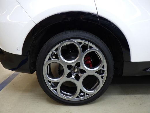 Alfa Romeo Tonale 1.5T Hybrid Veloce | Achterbank met armsteun en skiluik | Achterspoiler | Achteruitrij assistent ActivLease financial lease