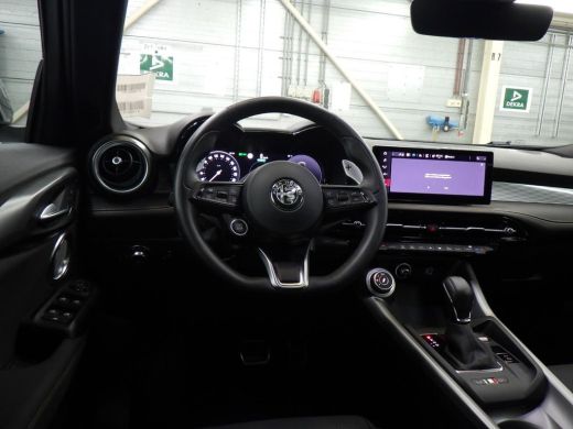 Alfa Romeo Tonale 1.5T Hybrid Veloce | Achterbank met armsteun en skiluik | Achterspoiler | Achteruitrij assistent ActivLease financial lease