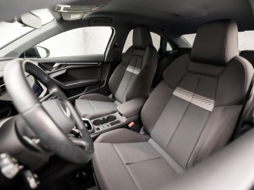 Audi A3 Limousine 30 TFSI Sport Automaat (APPLE CARPLAY, GROOT NAVI, GETINT GLAS, SPORTSTOELEN, CRUISE, C... ActivLease financial lease