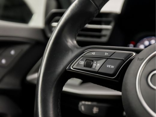 Audi A3 Limousine 30 TFSI Sport Automaat (APPLE CARPLAY, GROOT NAVI, GETINT GLAS, SPORTSTOELEN, CRUISE, C... ActivLease financial lease