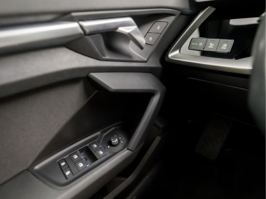 Audi A3 Limousine 30 TFSI Sport Automaat (APPLE CARPLAY, GROOT NAVI, GETINT GLAS, SPORTSTOELEN, CRUISE, C... ActivLease financial lease