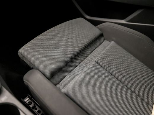 Audi A3 Limousine 30 TFSI Sport Automaat (APPLE CARPLAY, GROOT NAVI, GETINT GLAS, SPORTSTOELEN, CRUISE, C... ActivLease financial lease