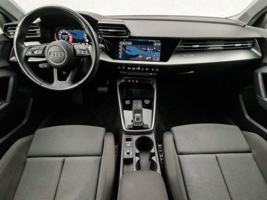Audi A3 Limousine 30 TFSI Sport Automaat (APPLE CARPLAY, GROOT NAVI, GETINT GLAS, SPORTSTOELEN, CRUISE, C... ActivLease financial lease