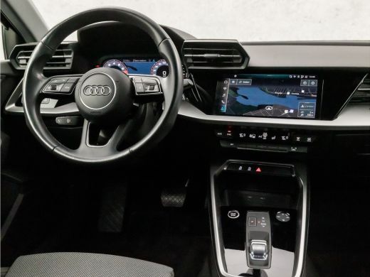 Audi A3 Limousine 30 TFSI Sport Automaat (APPLE CARPLAY, GROOT NAVI, GETINT GLAS, SPORTSTOELEN, CRUISE, C... ActivLease financial lease