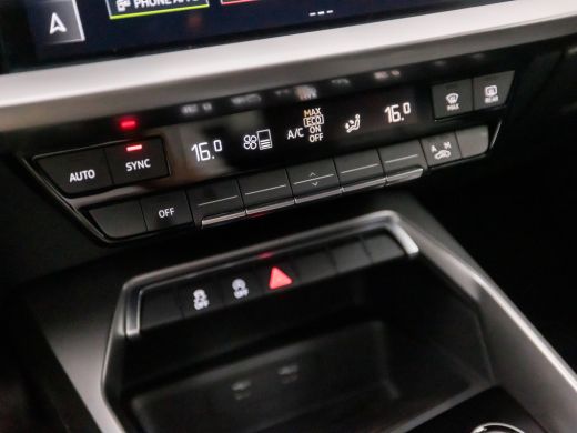 Audi A3 Limousine 30 TFSI Sport Automaat (APPLE CARPLAY, GROOT NAVI, GETINT GLAS, SPORTSTOELEN, CRUISE, C... ActivLease financial lease