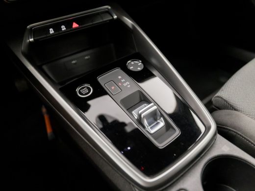 Audi A3 Sportback 30 TFSI Sport Automaat (APPLE CARPLAY, GROOT NAVI, CLIMATE, LED KOPLAMPEN, SPORTSTOELEN... ActivLease financial lease