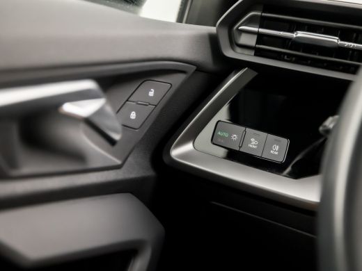 Audi A3 Sportback 30 TFSI Sport Automaat (APPLE CARPLAY, GROOT NAVI, CLIMATE, LED KOPLAMPEN, SPORTSTOELEN... ActivLease financial lease