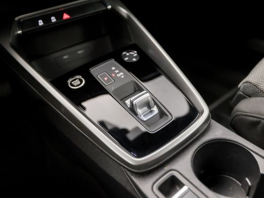 Audi A3 Sportback 30 TFSI Sportline Automaat (APPLE CARPLAY, GROOT NAVI, CLIMATE, PARKEERSENSOREN, SPORTS... ActivLease financial lease