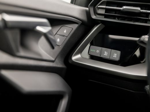 Audi A3 Sportback 30 TFSI Sportline Automaat (APPLE CARPLAY, GROOT NAVI, CLIMATE, PARKEERSENSOREN, SPORTS... ActivLease financial lease