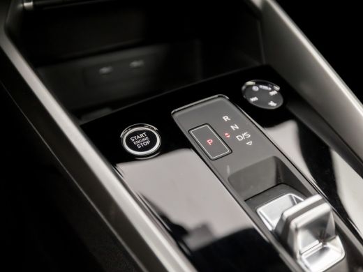 Audi A3 Sportback 30 TFSI Sportline Automaat (APPLE CARPLAY, GROOT NAVI, CLIMATE, PARKEERSENSOREN, SPORTS... ActivLease financial lease