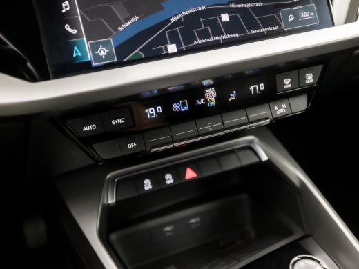 Audi A3 Sportback 30 TFSI Sportline Automaat (APPLE CARPLAY, GROOT NAVI, CLIMATE, PARKEERSENSOREN, SPORTS... ActivLease financial lease