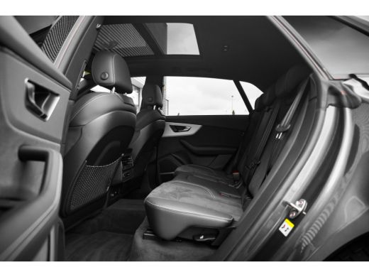 Audi Q8 55 TFSI e S edition 394pk | 23" | Vierwielbesturing | Panoramadak | Head-Up | Trekhaak ActivLease financial lease