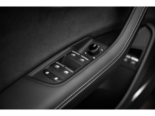 Audi Q8 55 TFSI e S edition 394pk | 23" | Vierwielbesturing | Panoramadak | Head-Up | Trekhaak ActivLease financial lease