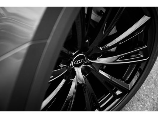 Audi Q8 55 TFSI e S edition 394pk | 23" | Vierwielbesturing | Panoramadak | Head-Up | Trekhaak ActivLease financial lease