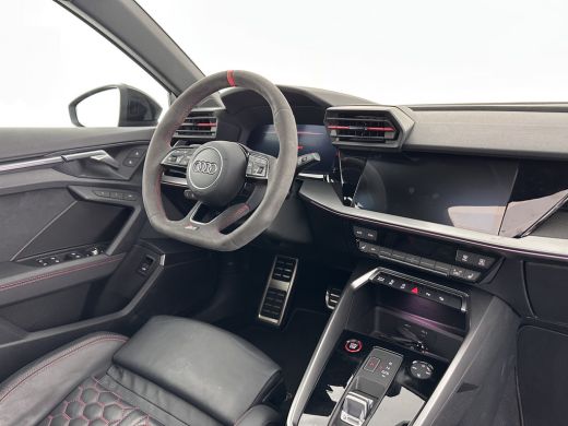 Audi RS3 2.5 TFSI quattro Aut. *PANO | HEAD-UP | MATRIX-LED | FULL-LED | ADAPTIVE-CRUISE | BLIND-SPOT | ME... ActivLease financial lease