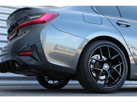 BMW 3 Serie 318i 156PK HIGH EXECUTIVE AUTOMAAT / NAVI / LEDER / CLIMA / FULL-LED / PDC / 19" LMV / CAMERA / K... ActivLease financial lease