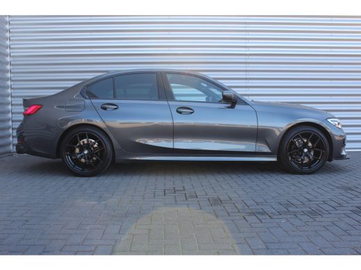 BMW 3 Serie 318i 156PK HIGH EXECUTIVE AUTOMAAT / NAVI / LEDER / CLIMA / FULL-LED / PDC / 19" LMV / CAMERA / K... ActivLease financial lease