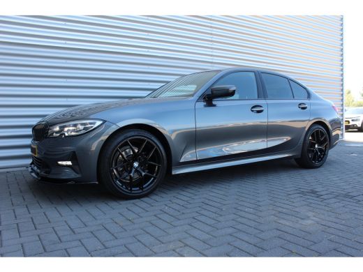 BMW 3 Serie 318i 156PK HIGH EXECUTIVE AUTOMAAT / NAVI / LEDER / CLIMA / FULL-LED / PDC / 19" LMV / CAMERA / K... ActivLease financial lease