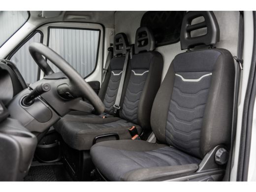 Iveco Daily 35S16V L2H2 | Automaat | 157 PK | ECC | 3500 KG Trekgewicht | MF Stuur | 3-Persoons ActivLease financial lease