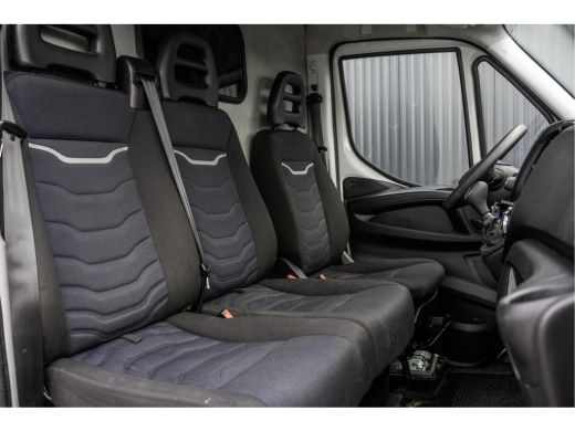 Iveco Daily 35S16V L2H2 | Automaat | 157 PK | ECC | 3500 KG Trekgewicht | MF Stuur | 3-Persoons ActivLease financial lease