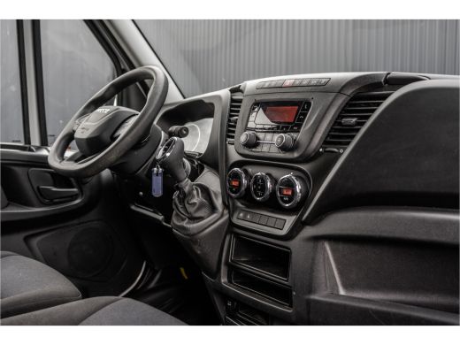 Iveco Daily 35S16V L2H2 | Automaat | 157 PK | ECC | 3500 KG Trekgewicht | MF Stuur | 3-Persoons ActivLease financial lease