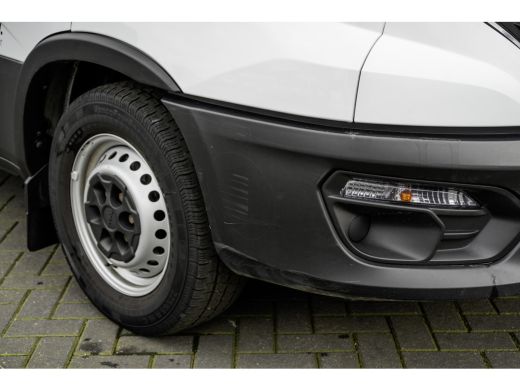 Iveco Daily 35S16V L2H2 | Automaat | 157 PK | ECC | 3500 KG Trekgewicht | MF Stuur | 3-Persoons ActivLease financial lease