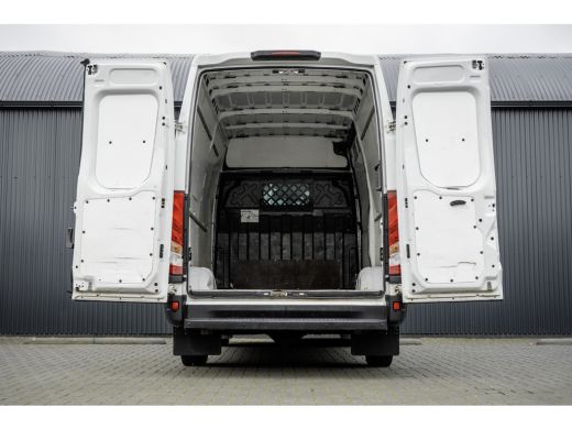 Iveco Daily 35S16V L2H2 | Automaat | 157 PK | ECC | 3500 KG Trekgewicht | MF Stuur | 3-Persoons ActivLease financial lease