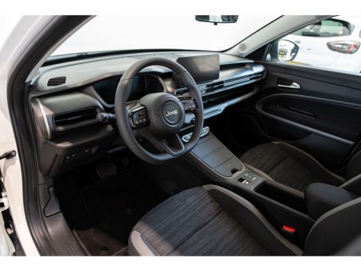 Jeep Avenger Longitude 54 kWh | Navigatie | Stoelverwarming | Keyless | 11kW | Cruise Controle | Climate Contr... ActivLease financial lease