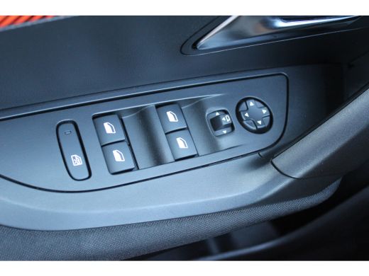 Peugeot 2008 1.2 PURETECH 100PK ACTIVE PACK / NAVI / CLIMA / LED / PDC / 16" LMV / PARELMOER / BLUETOOTH / CRU... ActivLease financial lease