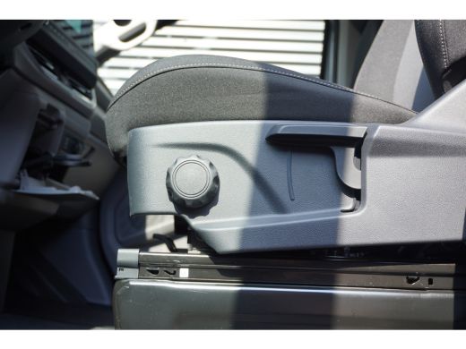 Volkswagen e-Transporter e-Transporter 286 pk e-Transporter Style 286 pk, Achterdeuren zonder ruit, Trekhaak, Climatronic,... ActivLease financial lease