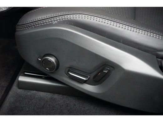 Volvo  XC90 T8 Ultimate Dark | B&W | HUD | Luchtvering | Trekhaak | 360 | Stoelventilatie | ActivLease financial lease