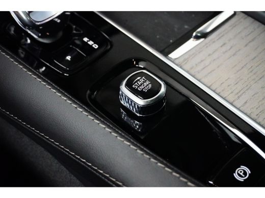 Volvo  XC90 T8 Ultimate Dark | B&W | HUD | Luchtvering | Trekhaak | 360 | Stoelventilatie | ActivLease financial lease