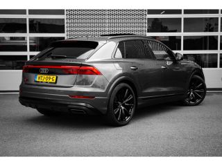 Audi Q8 | Assistentiepakket Plus | 23" | Vierwielbesturing | Panoramadak | Head-Up | Trekhaak