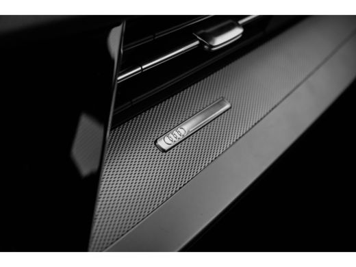 Audi A3 Sportback 30 TFSI S edition 111PK | Stoelverwarming voorin | Privacy glas | Ambient verlichting ActivLease financial lease