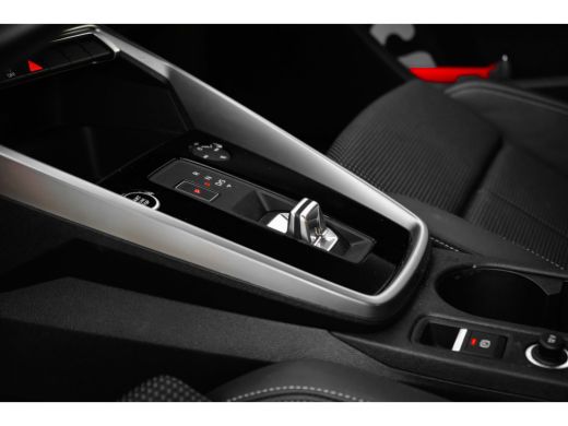 Audi A3 Sportback 30 TFSI S edition 111PK | Stoelverwarming voorin | Privacy glas | Ambient verlichting ActivLease financial lease