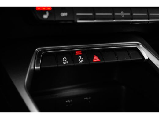 Audi A3 Sportback 30 TFSI S edition 111PK | Stoelverwarming voorin | Privacy glas | Ambient verlichting ActivLease financial lease