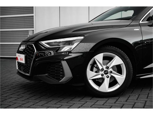 Audi A3 Sportback 30 TFSI S edition 111PK | Stoelverwarming voorin | Privacy glas | Ambient verlichting ActivLease financial lease